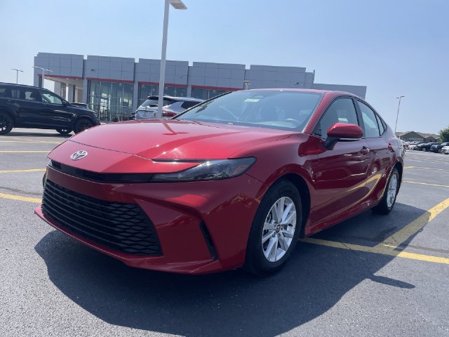 Used 2025 Toyota Camry LE FWD image 12