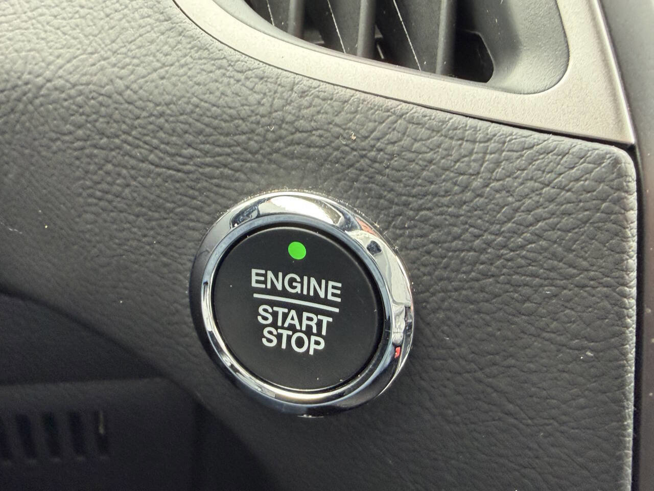 Used 2021 Ford Edge SE image 20