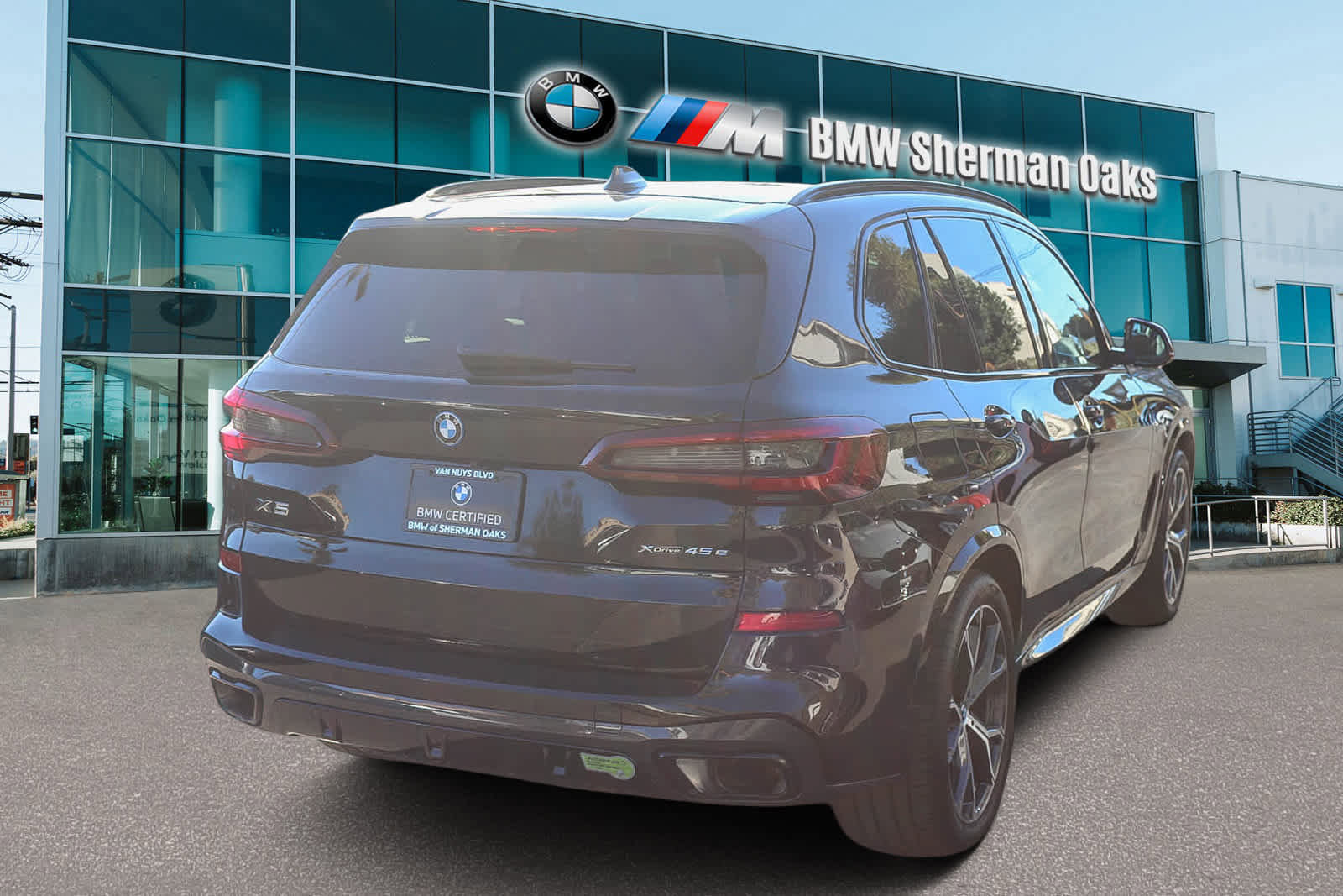 Certified 2023 BMW X5 xDrive45e w/ M Sport Package image 4