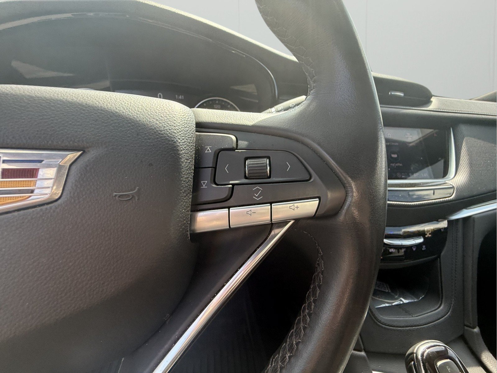 Used 2025 Cadillac XT6 Luxury w/ LPO, Floor Liner Package AWD/4WD image 22