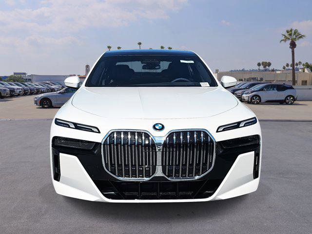 New 2026 BMW 750e xDrive image 2