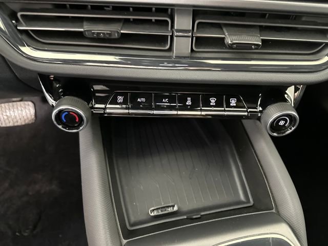 Used 2024 Chevrolet Equinox EV RS image 23