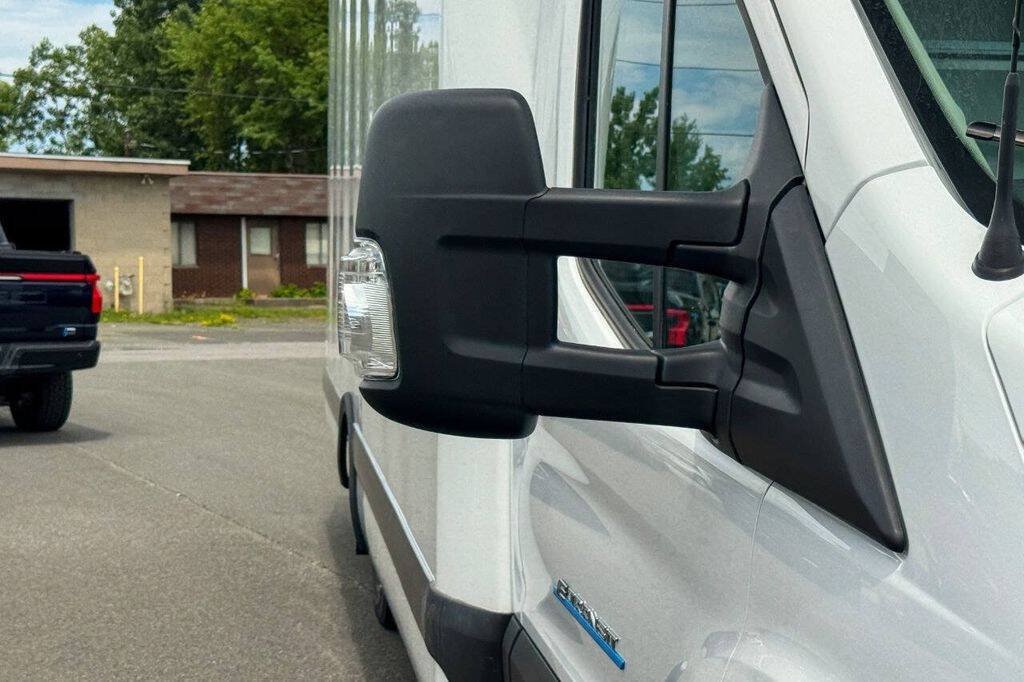 Used 2023 Ford E-Transit RWD image 10