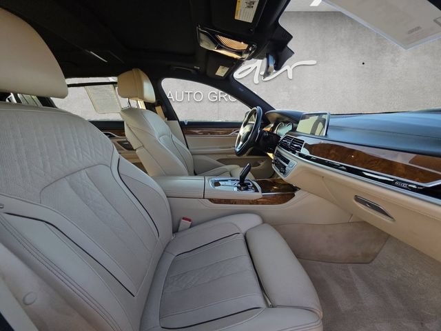Used 2017 BMW 750i RWD image 24