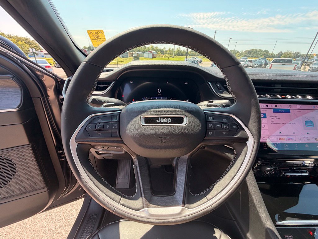 Used 2025 Jeep Grand Cherokee Limited w/ Trailer Tow Package AWD/4WD image 23