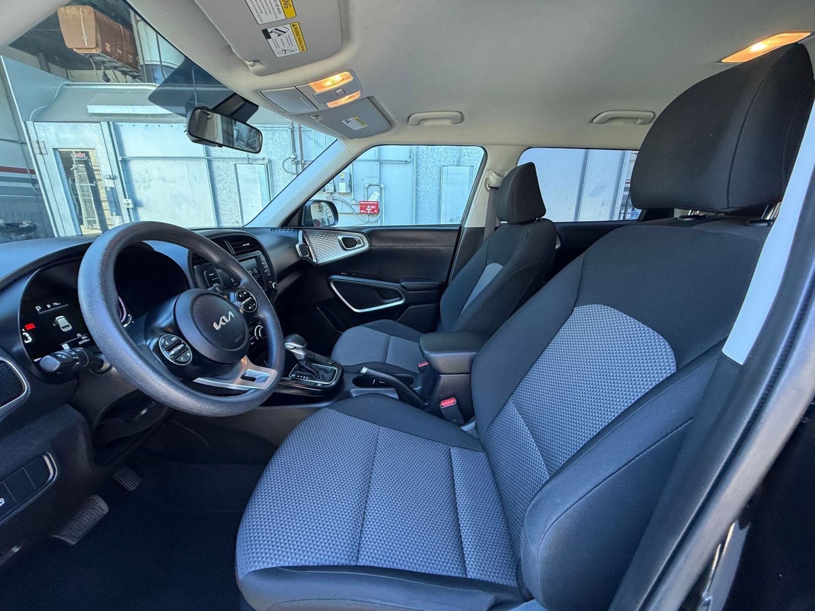 Used 2025 Kia Soul LX w/ LX Technology Package FWD image 24