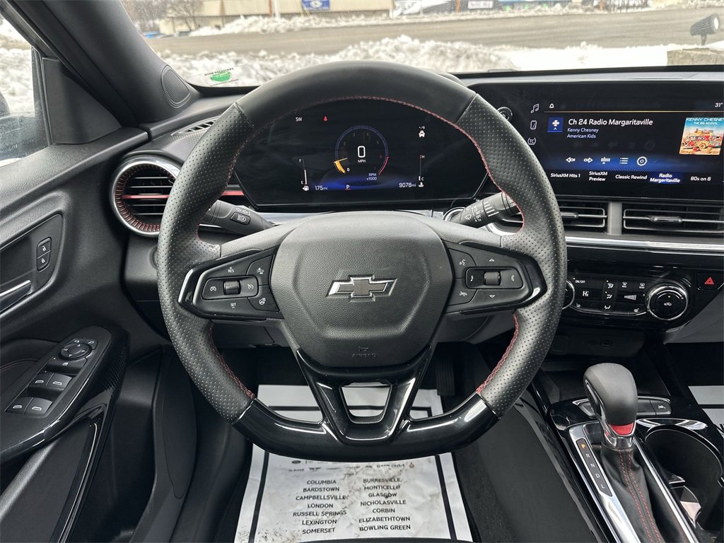 Used 2025 Chevrolet Trax RS w/ Sunroof Package image 14