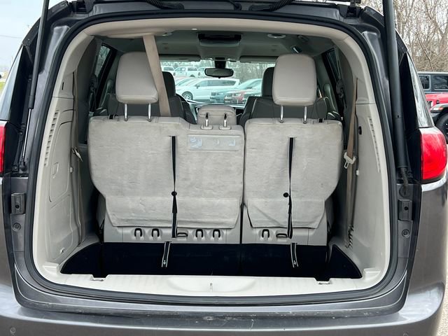 Used 2018 Chrysler Pacifica Touring-L image 35