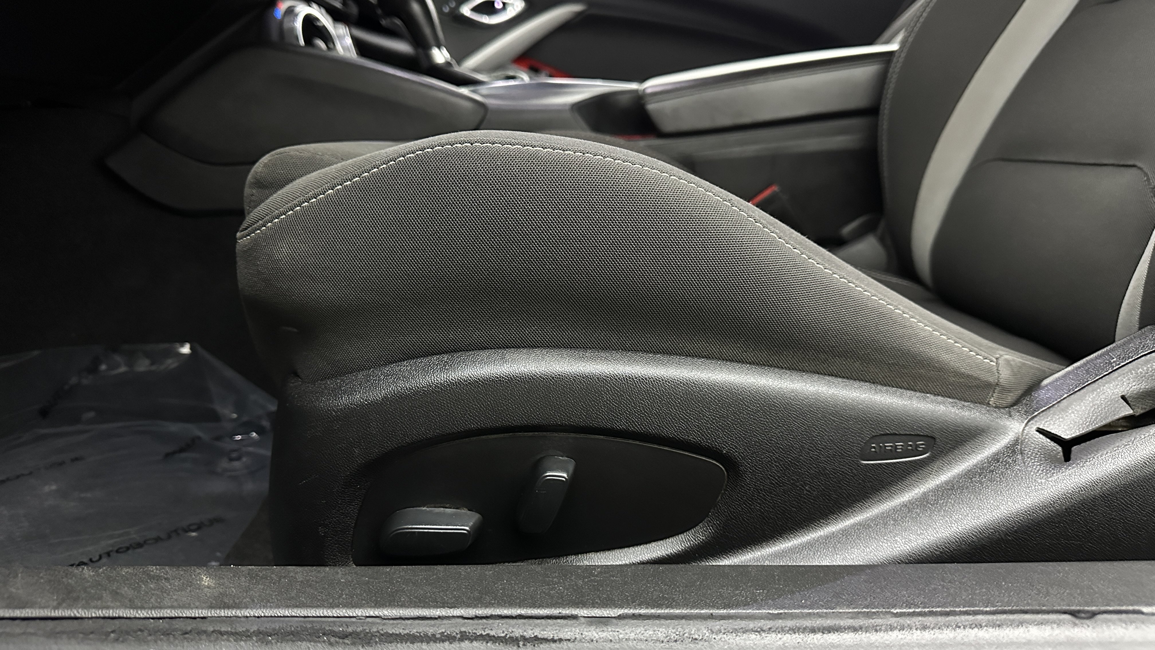 Used 2019 Chevrolet Camaro LS RWD image 15