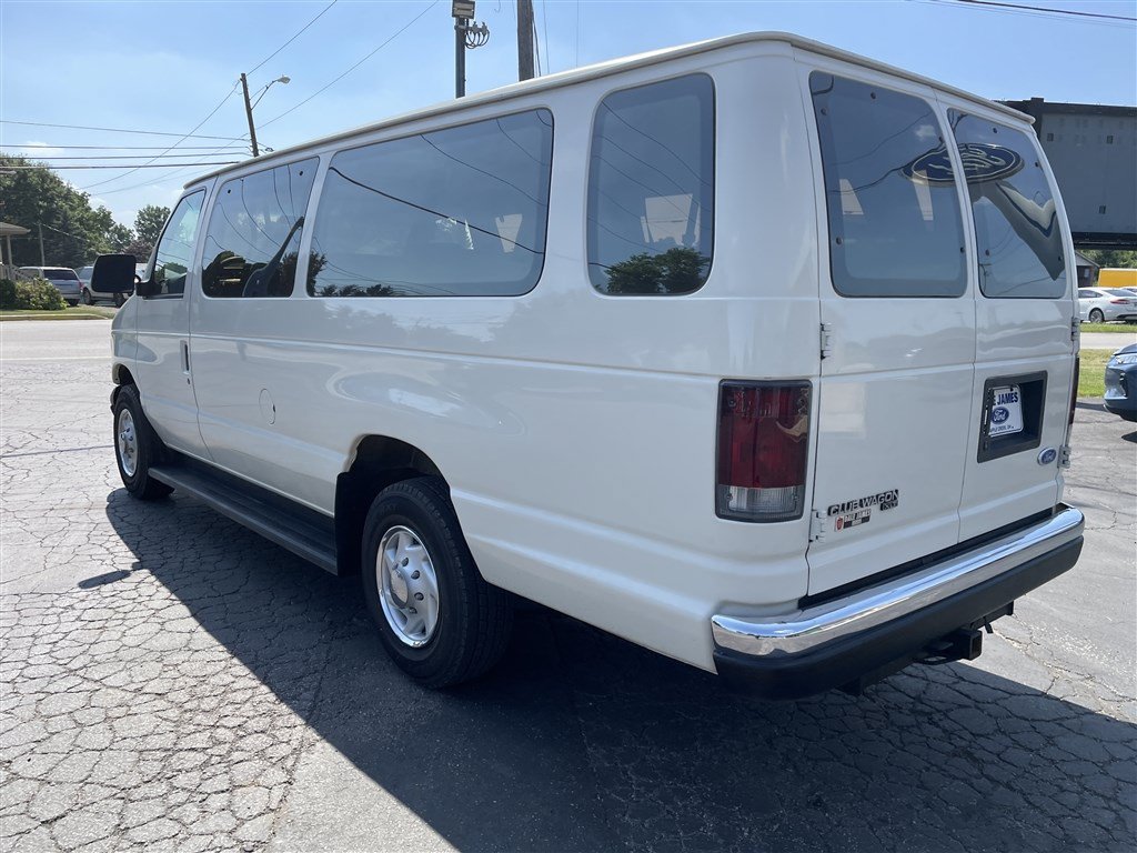 Used 1996 Ford E-350 and Econoline 350 Club Wagon RWD image 3