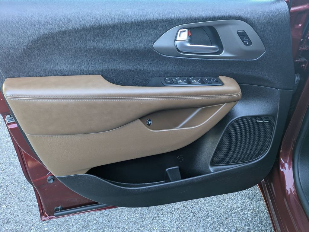 Used 2020 Chrysler Pacifica Limited w/ Advanced Safetytec Group image 24