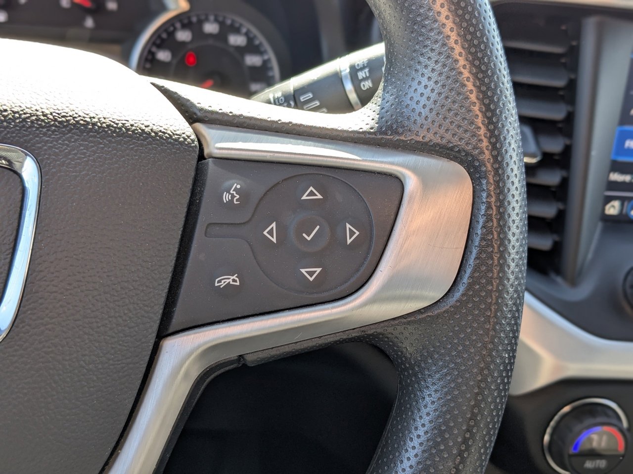 Used 2021 GMC Acadia SLE w/ Driver Convenience Package image 32