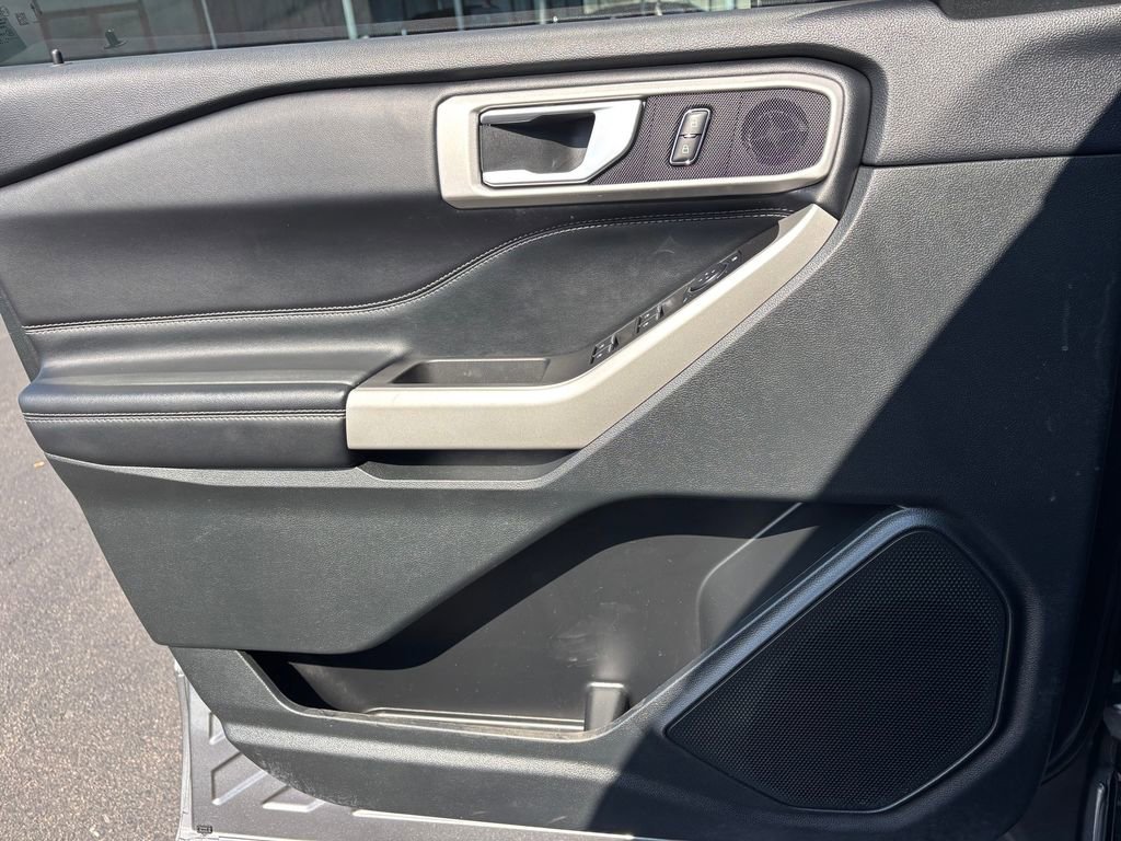 Used 2024 Ford Explorer XLT image 23