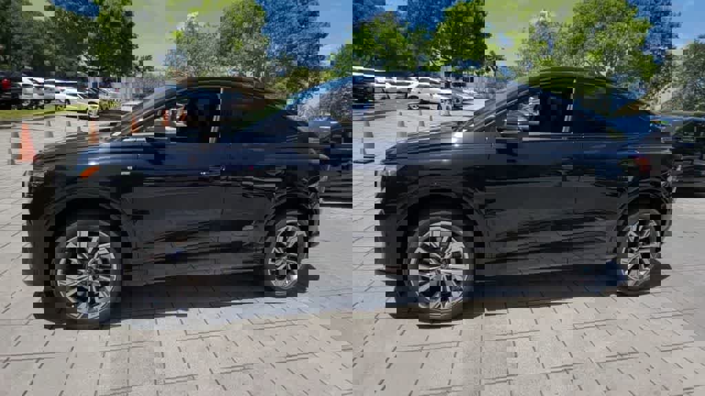 Used 2023 Audi Q4 e-tron Premium Plus w/ Premium Plus AWD/4WD image 6