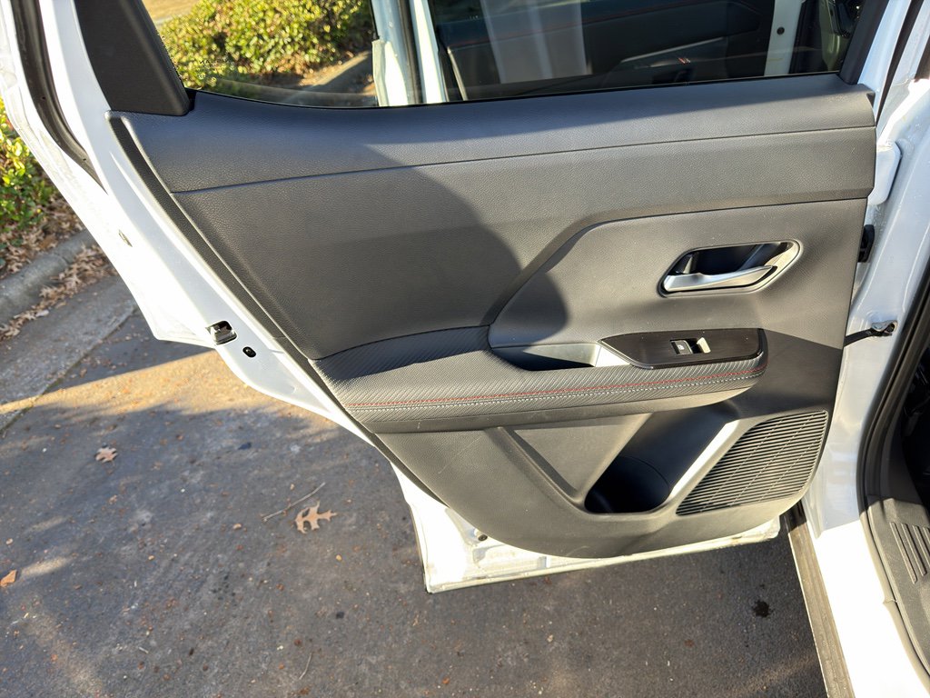 Certified 2025 Nissan Kicks SR image 30