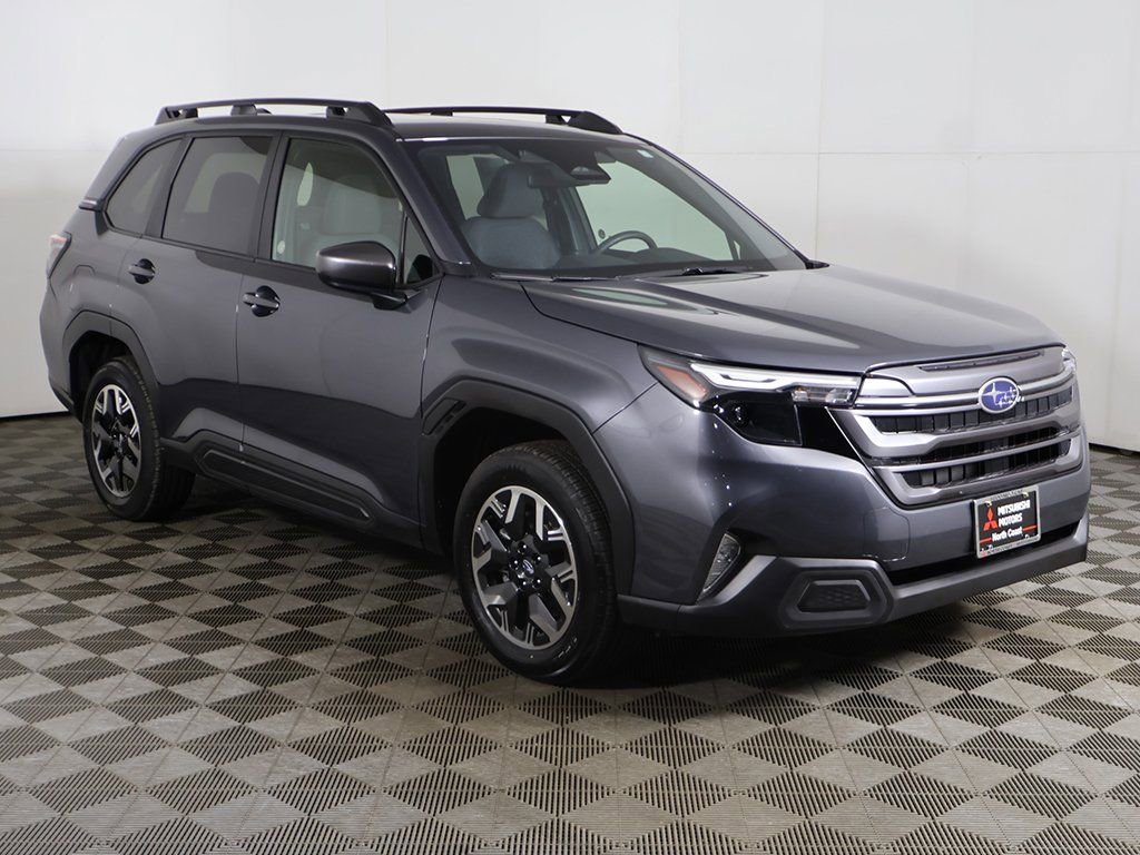 Used 2025 Subaru Forester Premium image 2