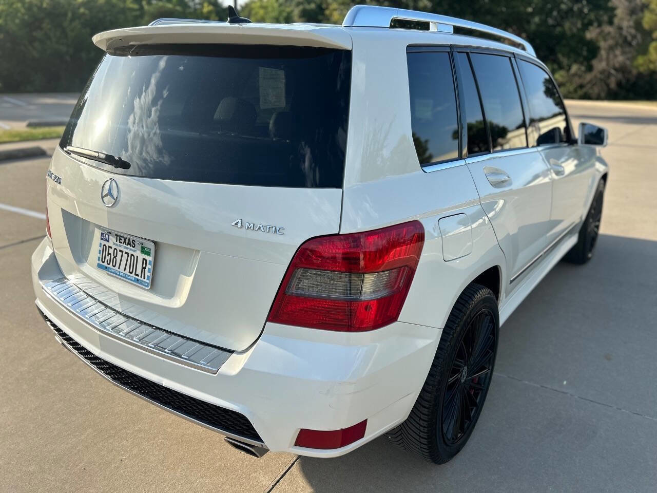 Used 2011 Mercedes-Benz GLK 350 4MATIC image 6