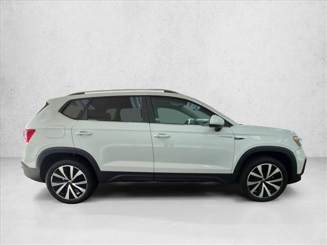 Used 2022 Volkswagen Taos SE FWD image 5