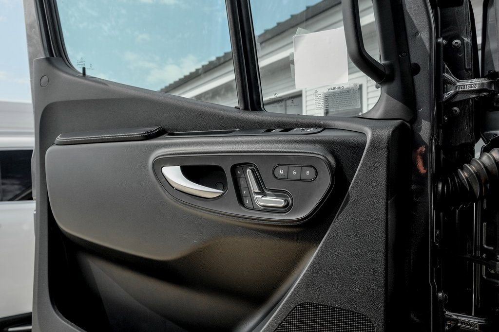 Used 2025 Mercedes-Benz Sprinter 2500 image 13