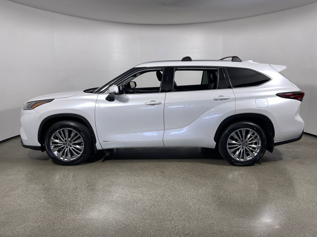 Used 2024 Toyota Highlander Platinum AWD/4WD image 6