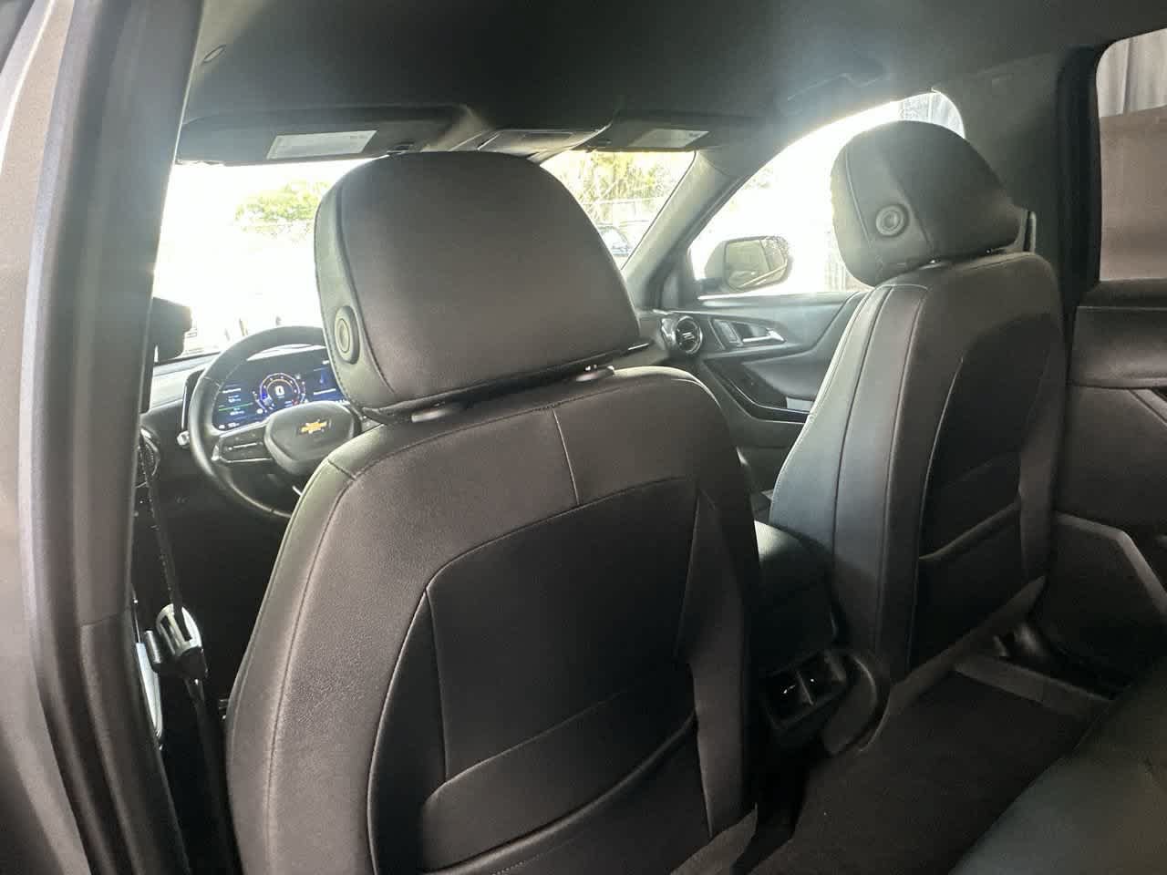Used 2025 Chevrolet Equinox LT w/ Convenience Package II FWD image 23