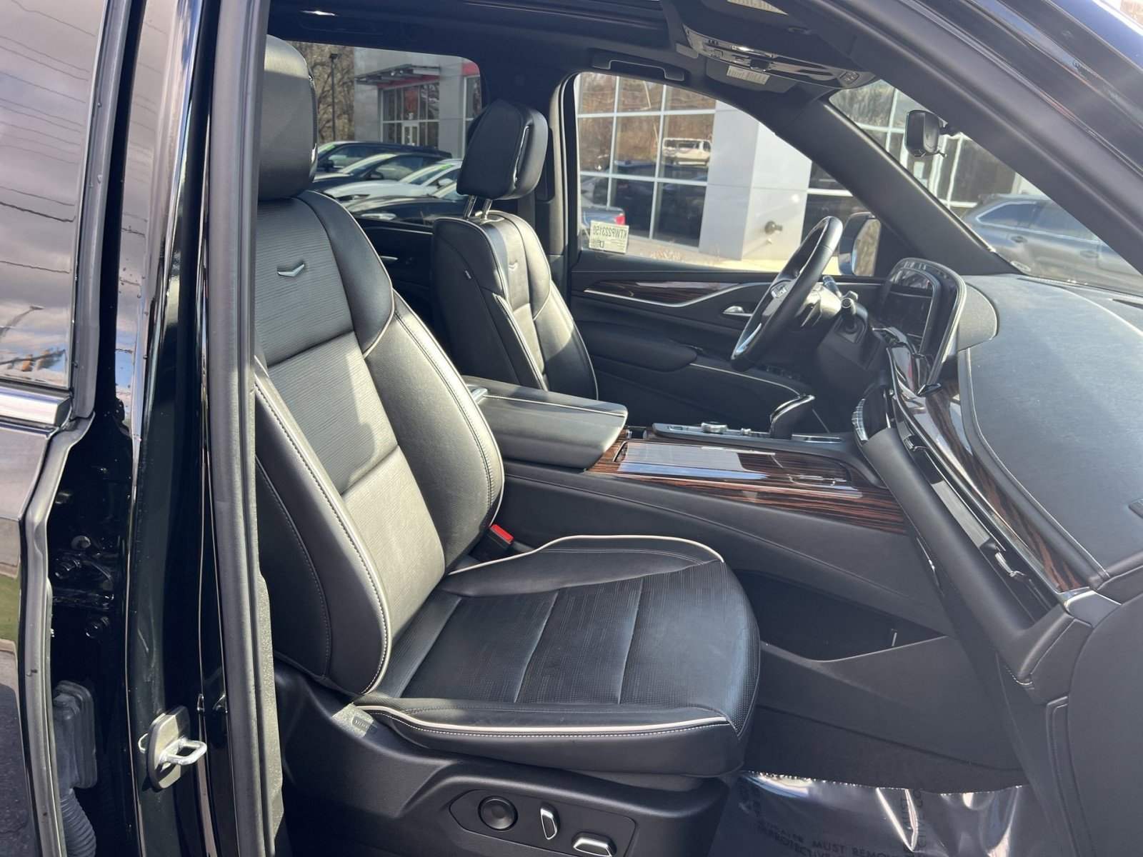 Used 2022 Cadillac Escalade Premium Luxury image 28