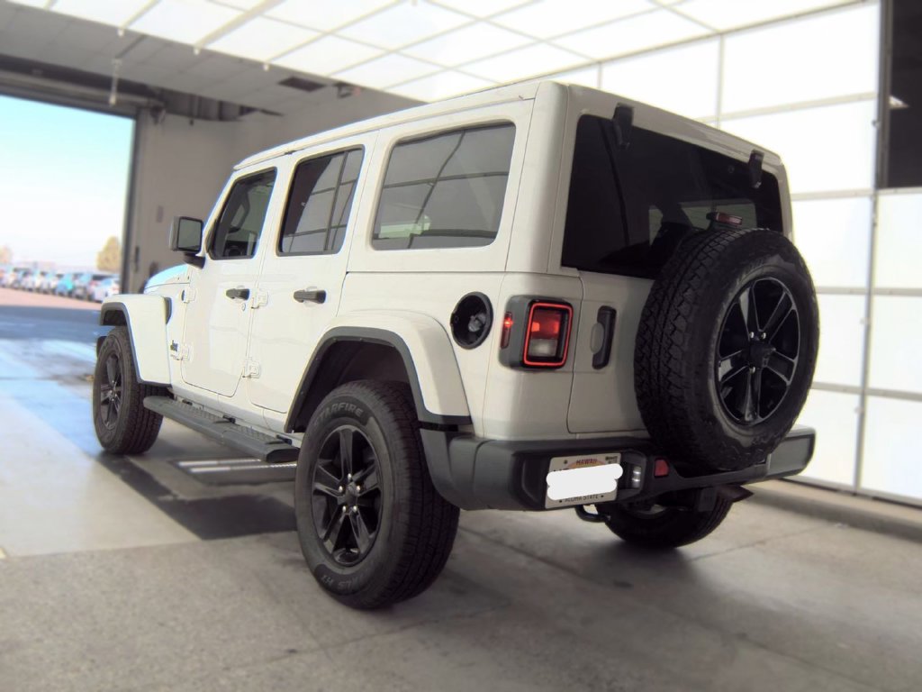 Used 2022 Jeep Wrangler Unlimited Sahara AWD/4WD image 4
