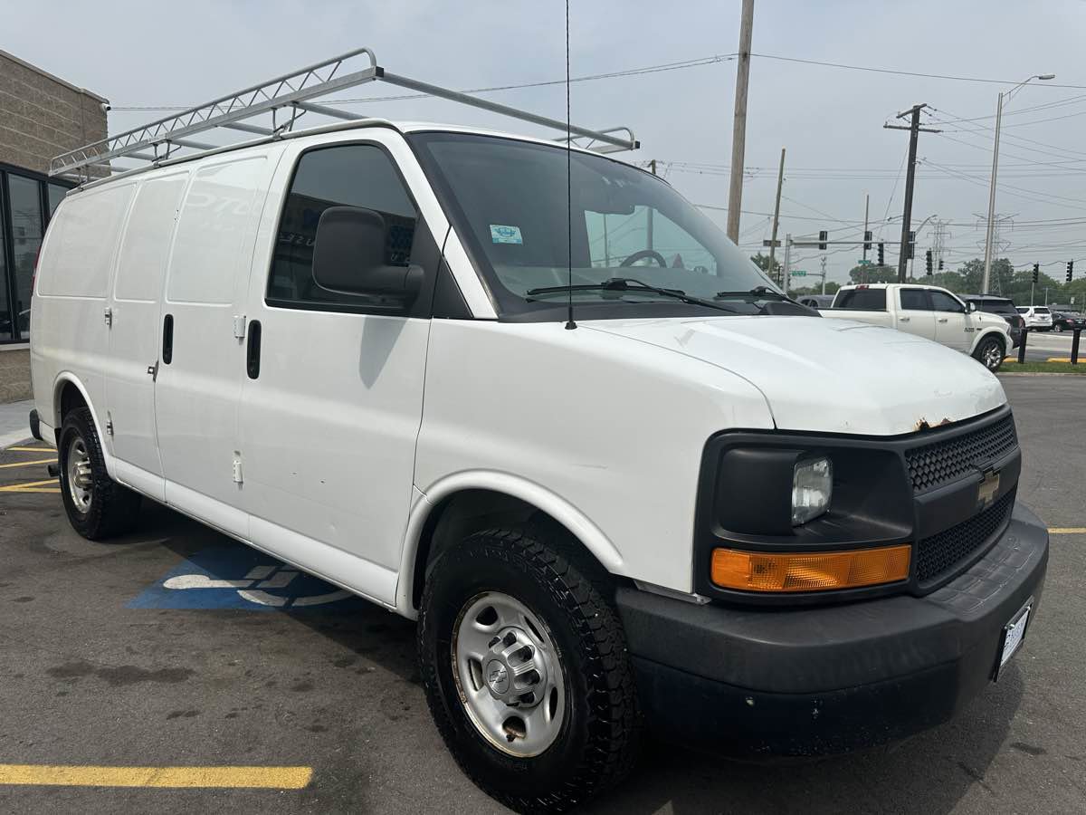 Used 2015 Chevrolet Express 2500 image 3