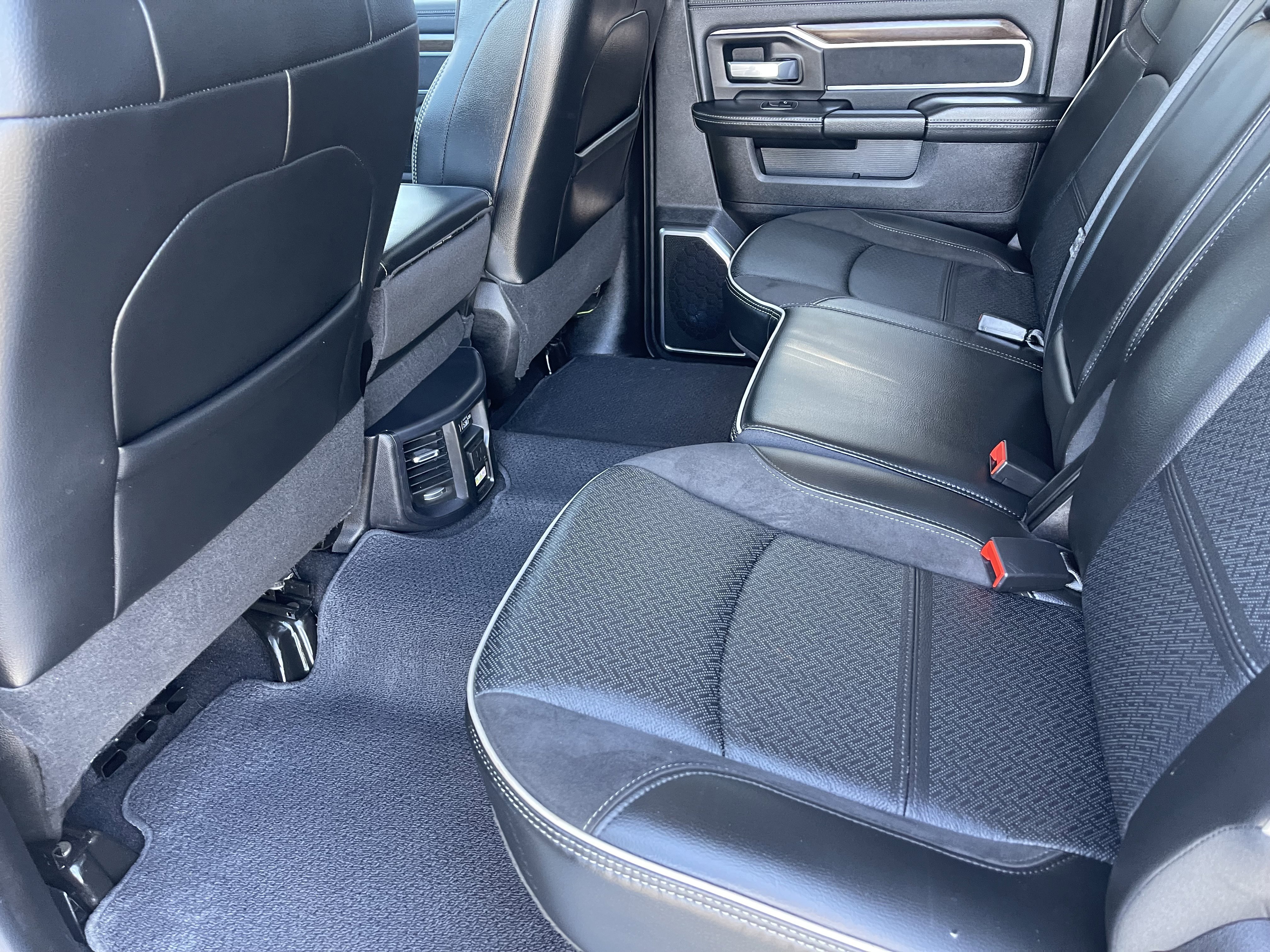Used 2024 RAM 2500 Laramie w/ Safety Group image 19