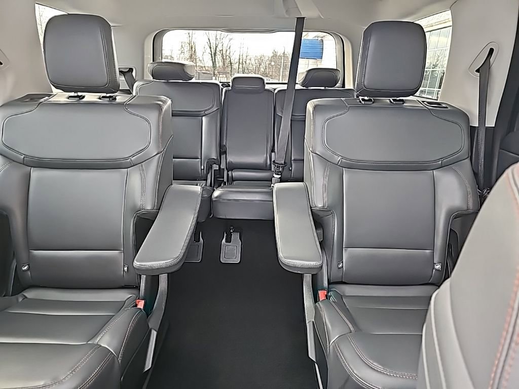 Used 2025 Ford Expedition Active image 11