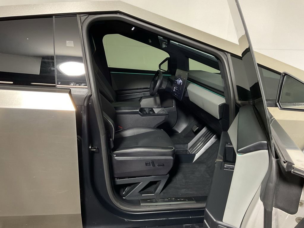 Used 2024 Tesla Cybertruck AWD Crew Cab image 36