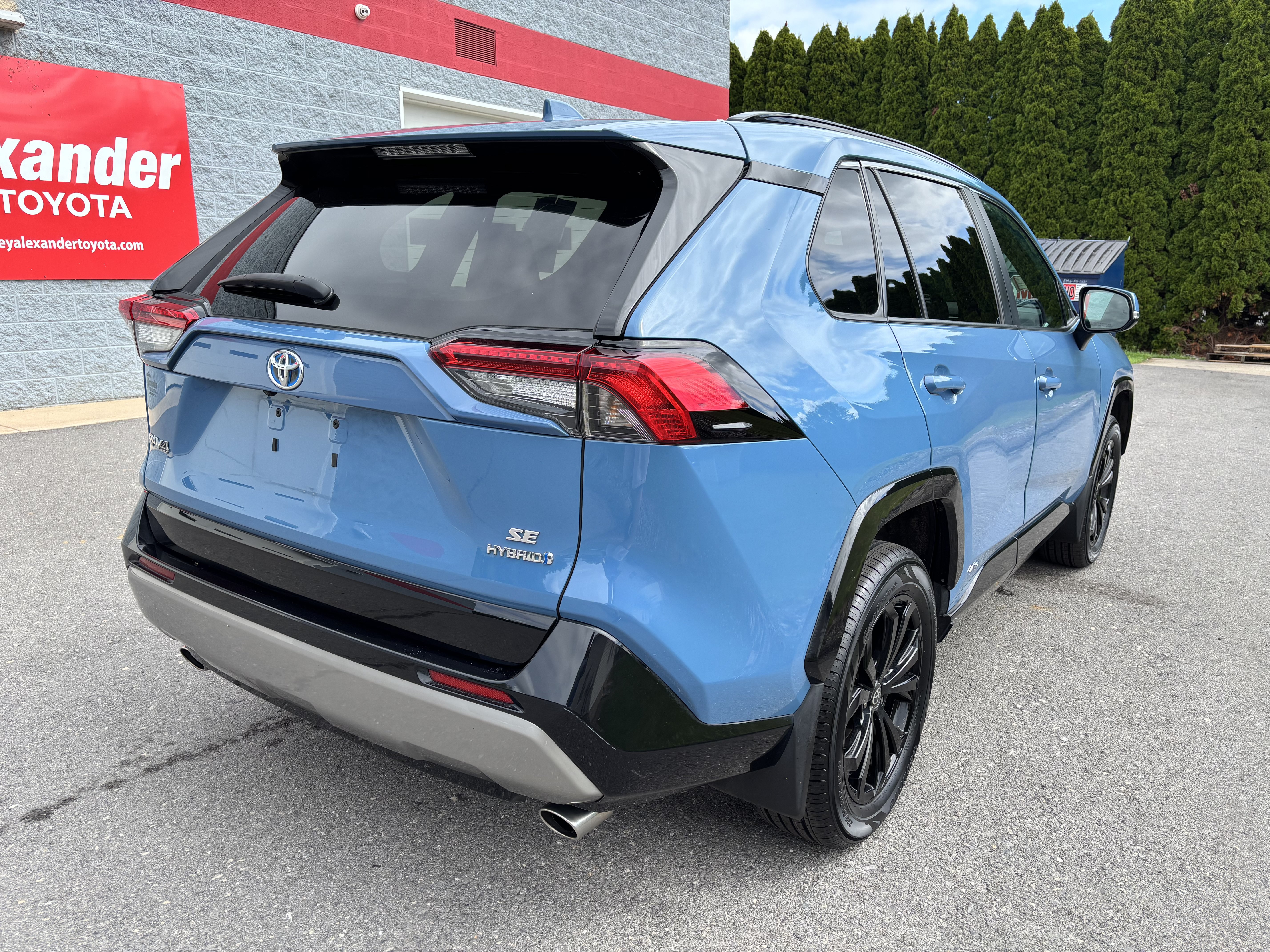 Used 2022 Toyota RAV4 SE w/ Convenience Package AWD/4WD video 3