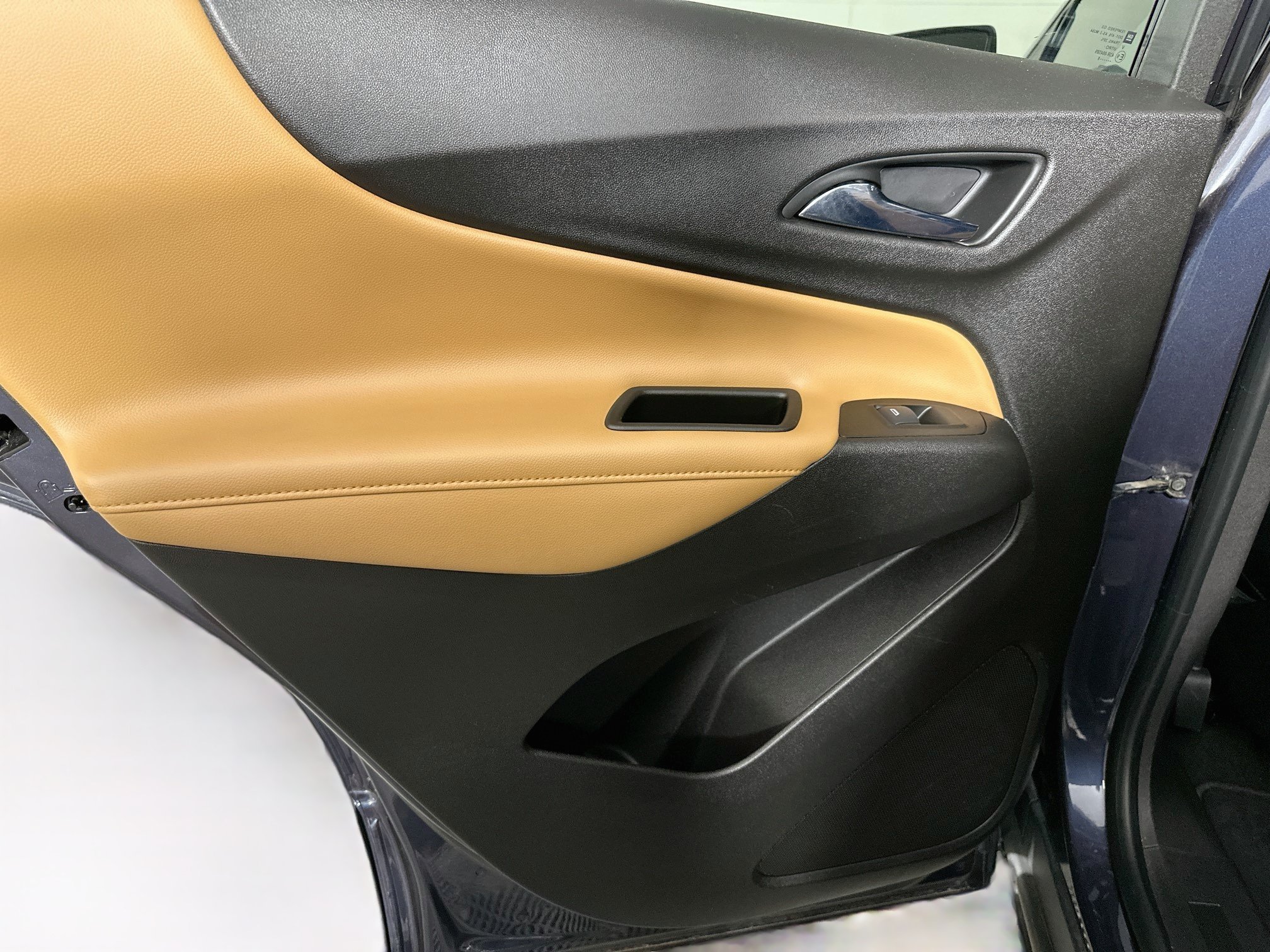 Used 2018 Chevrolet Equinox Premier w/ Infotainment II Package AWD/4WD image 26