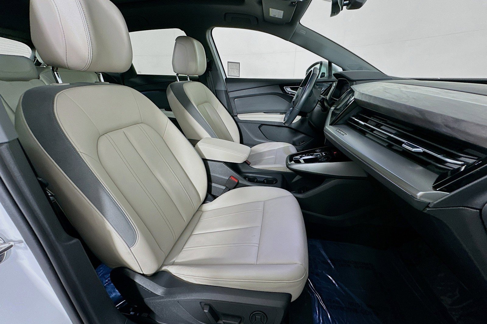 Used 2023 Audi Q4 e-tron Premium w/ Convenience Package image 8