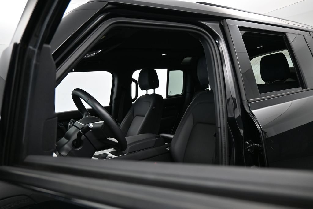 Used 2025 Land Rover Defender 110 S AWD/4WD image 10