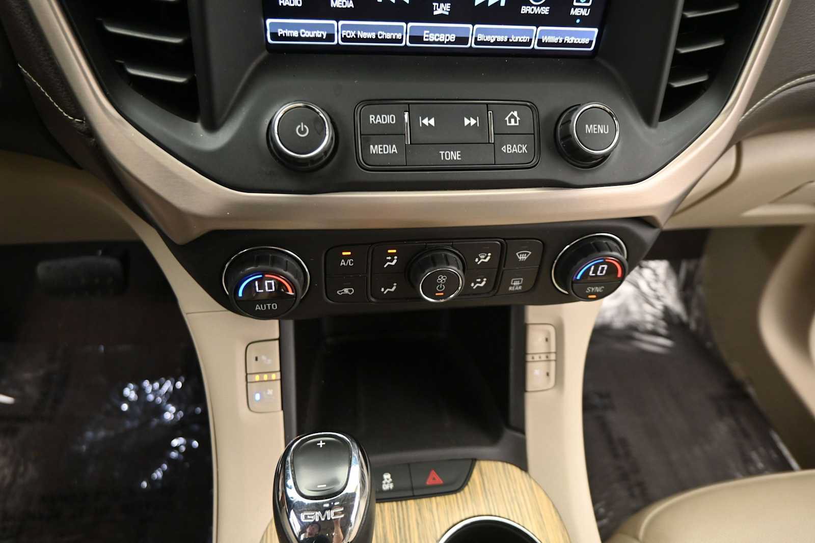Used 2019 GMC Acadia Denali w/ Technology Package AWD/4WD image 21