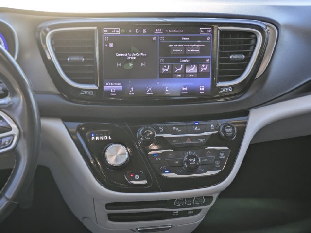 Used 2022 Chrysler Pacifica Touring-L FWD image 13