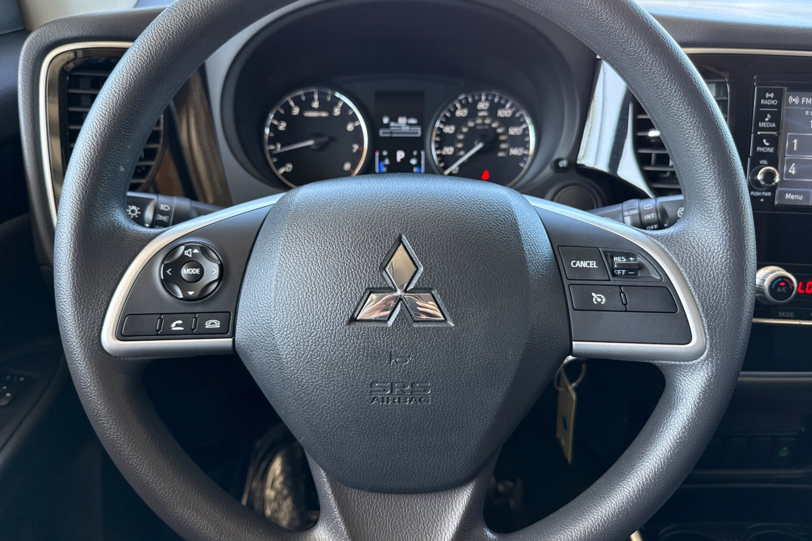 Used 2020 Mitsubishi Outlander ES FWD image 33