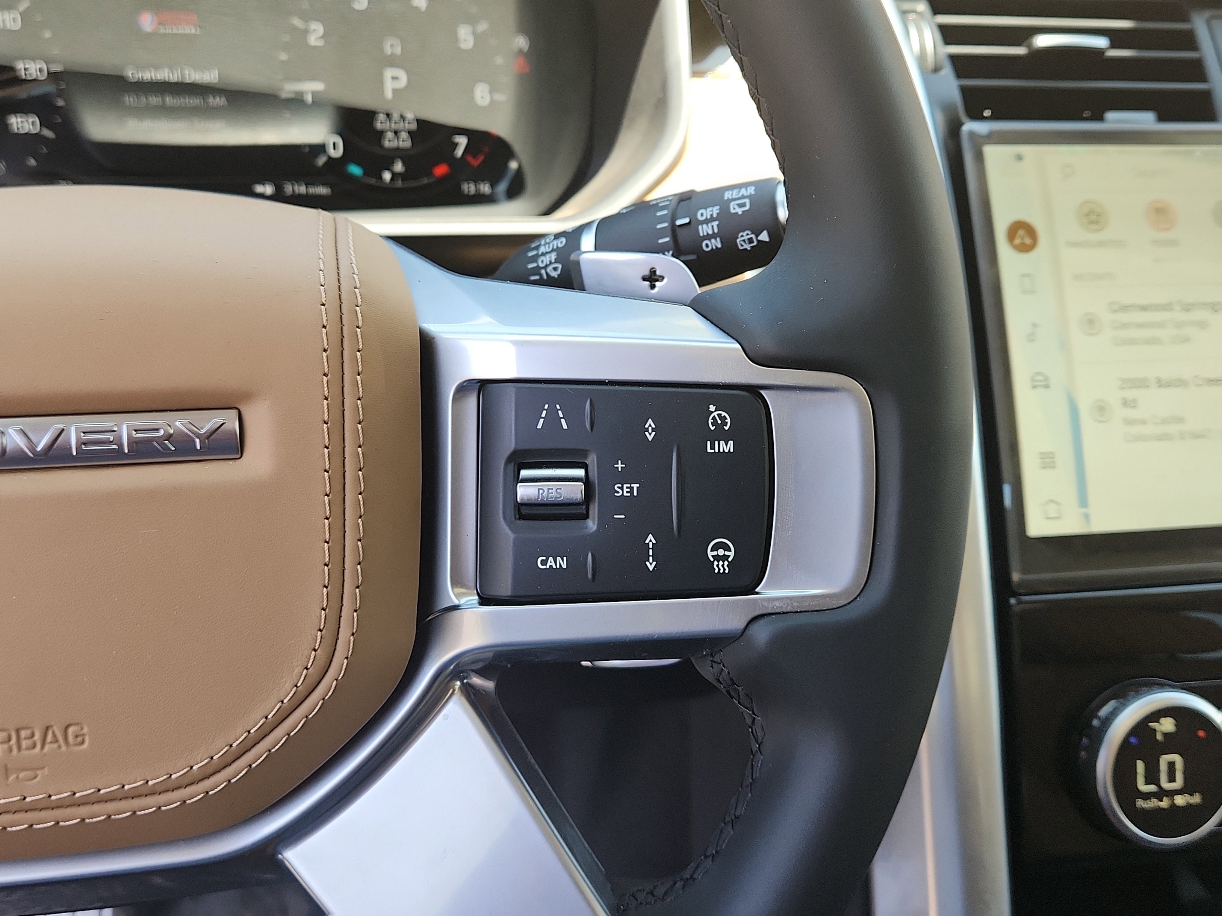 New 2025 Land Rover Discovery Metropolitan Edition image 25