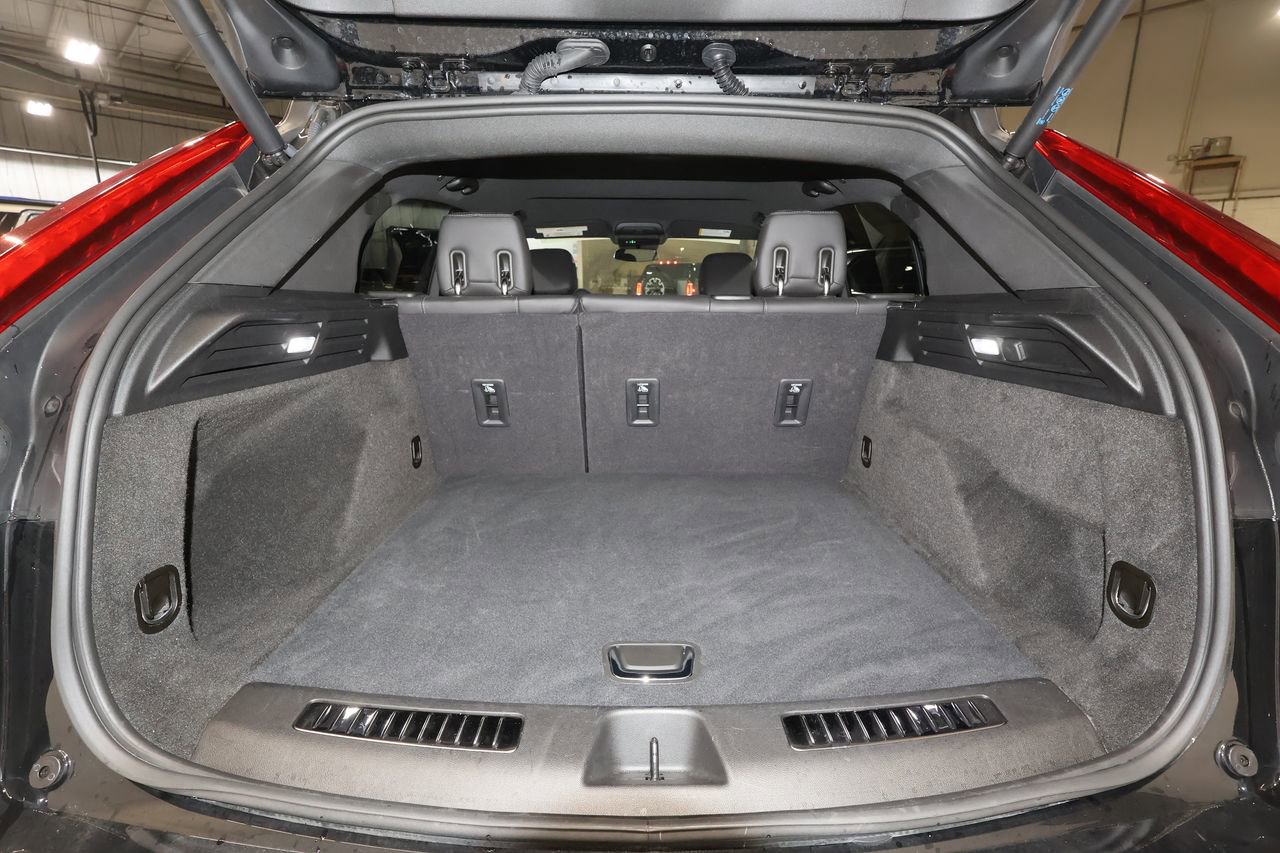 Certified 2025 Cadillac XT4 Premium Luxury image 24