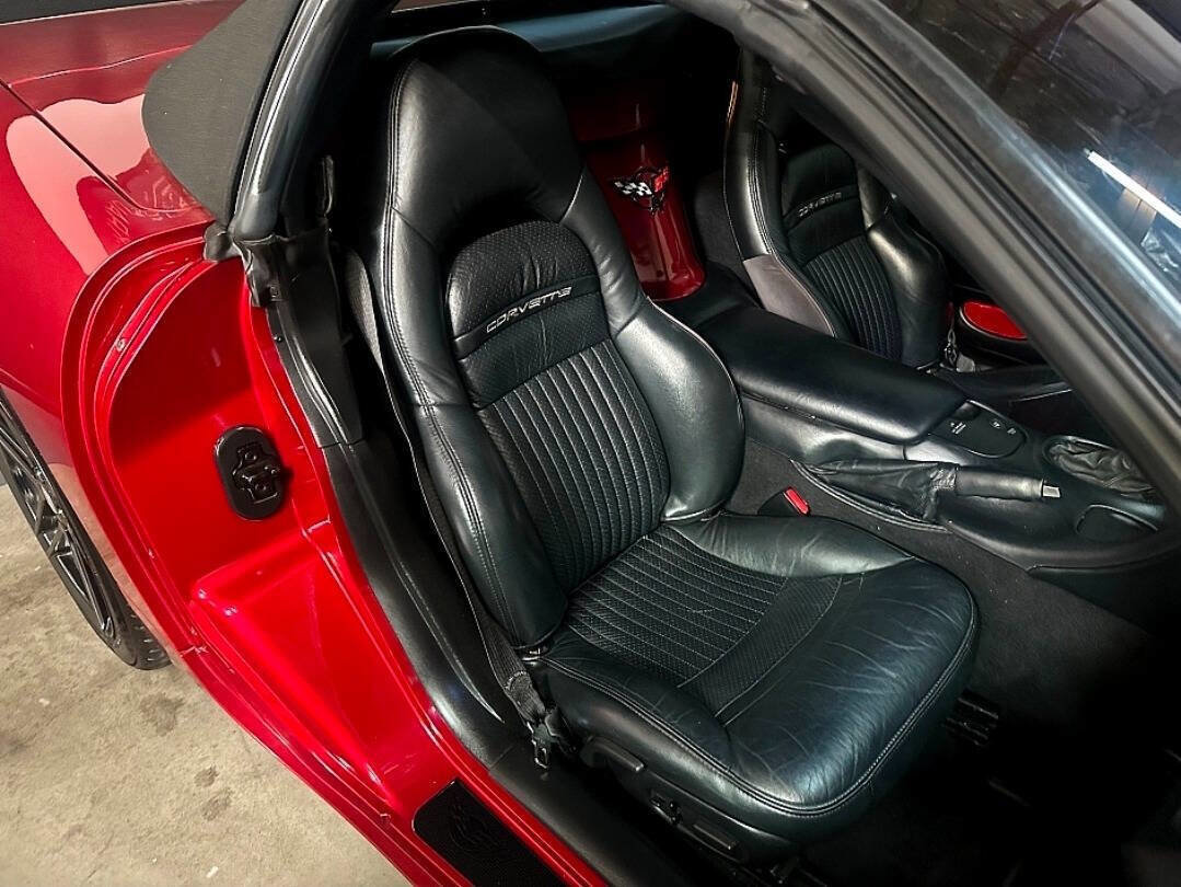 Used 2001 Chevrolet Corvette Convertible w/ Preferred Equipment Group2 image 13