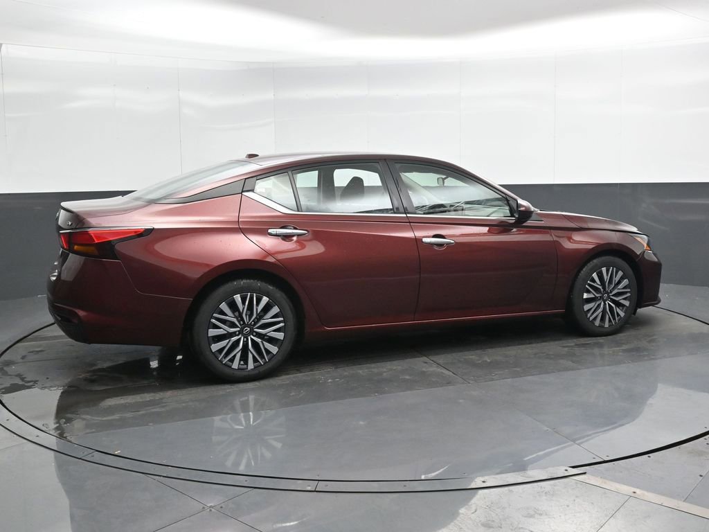 Used 2023 Nissan Altima 2.5 SV image 3