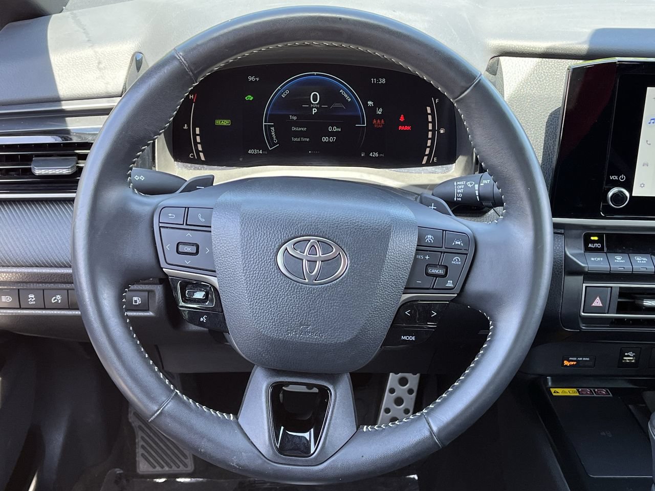 Used 2025 Toyota Camry SE FWD image 11