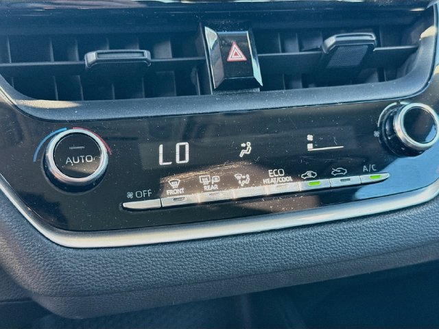 Used 2020 Toyota Corolla LE FWD image 21