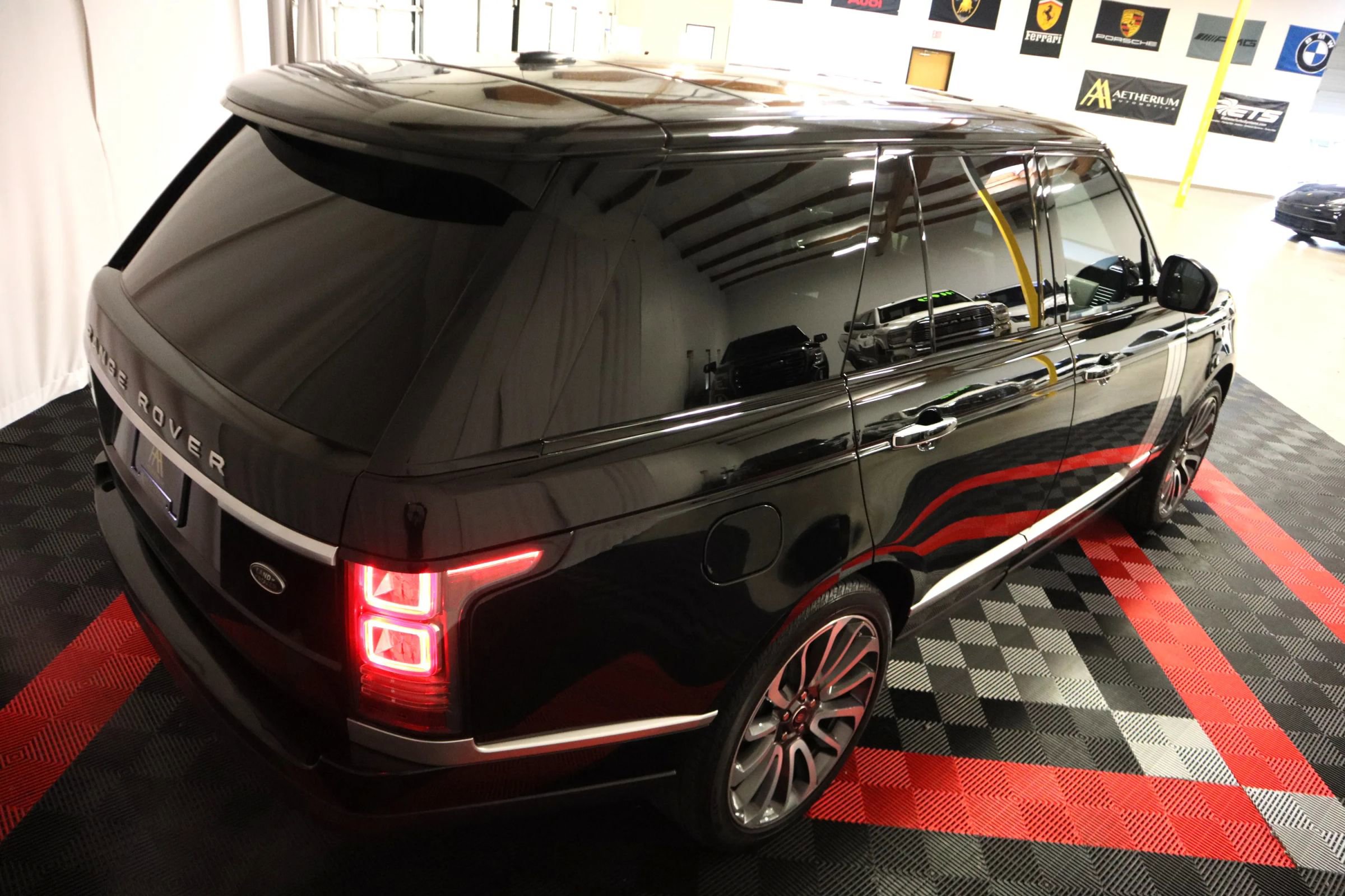 Used 2015 Land Rover Range Rover Autobiography image 10