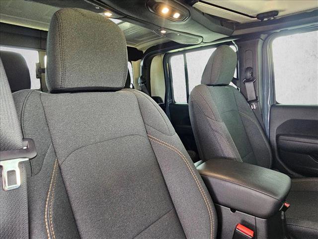 Used 2025 Jeep Gladiator Sport AWD/4WD image 24