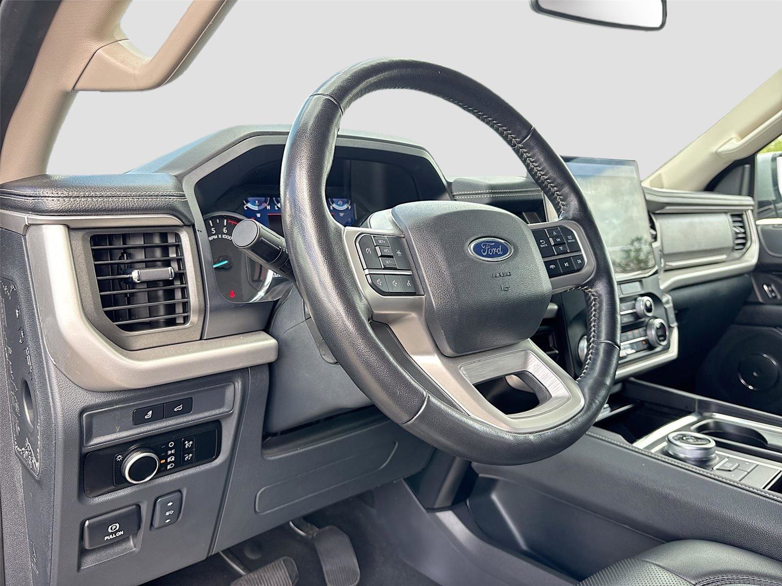Used 2024 Ford Expedition Max XLT RWD image 9
