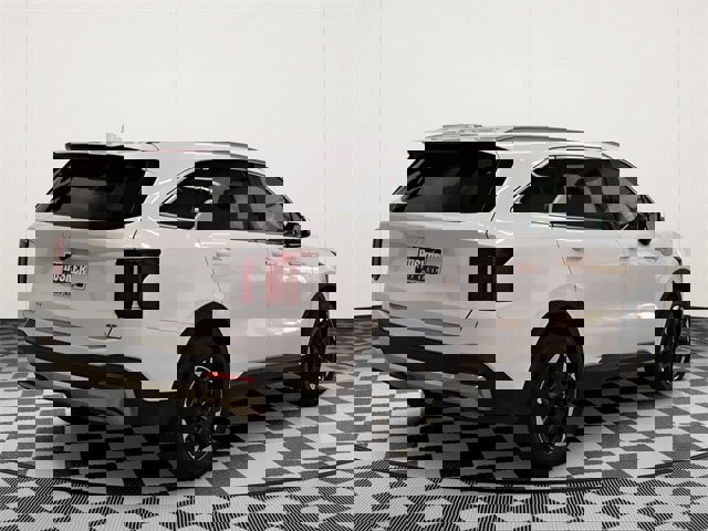Used 2024 Kia Sorento S image 4