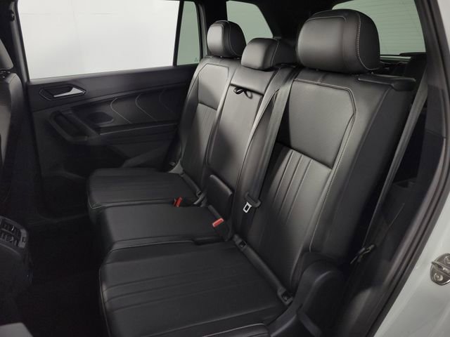 Used 2022 Volkswagen Tiguan SE R-Line image 17
