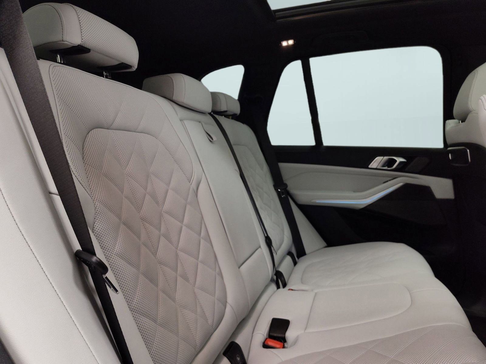 Used 2026 BMW X5 xDrive50e w/ M Sport Package image 25